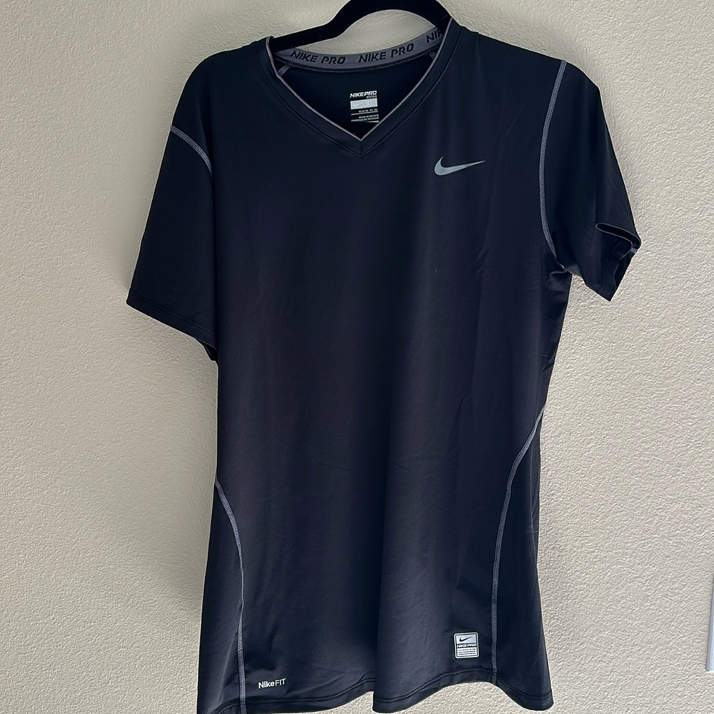 NIKE PRO FITTED BOY’S FITTED BLACK ATHLETIC SHIRT SIZE XL 14-16 EUC